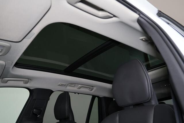 Volvo XC90 T8 Recharge AWD Ultra Dark - Luchtvering - Panorama/schuifdak - IntelliSafe Assist & Surround - 360º Camera - Bowers & Wilkins audio - Verwarmde voorstoelen, stuur & achterbank - Parkeersensoren voor & achter - Elektr. bedienb. voorstoelen met geheugen -