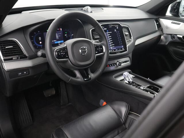Volvo XC90 2.0 T8 Recharge AWD Ultimate Dark | 360 Camera | Licht-Pakket | Bowers & Wilkins Sound | Trekhaak | Sportstoelen | DAB | Seat-Comfort-Pakket | Apple CarPlay/Android Auto | Panoramadak | 12,3" Display | HUD | Adaptieve Cruise Control | Luchtvering |