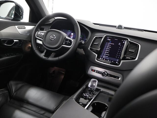 Volvo XC90 2.0 T8 Recharge AWD Ultimate Dark | 360 Camera | Licht-Pakket | Bowers & Wilkins Sound | Trekhaak | Sportstoelen | DAB | Seat-Comfort-Pakket | Apple CarPlay/Android Auto | Panoramadak | 12,3" Display | HUD | Adaptieve Cruise Control | Luchtvering |