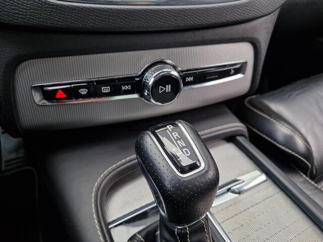 Volvo XC90 2.0 T5 AWD R-Design 7-Zits | Open Dak | Stoelverwarming | BSD | Trekhaak | LED | PDC |