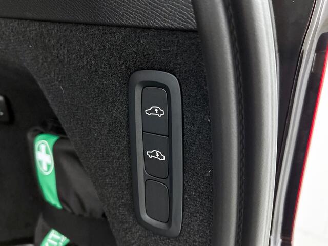 Volvo XC90 Ultra Bright Recharge Plug-In Hybrid AWD | Bowers & Wilkins | Le