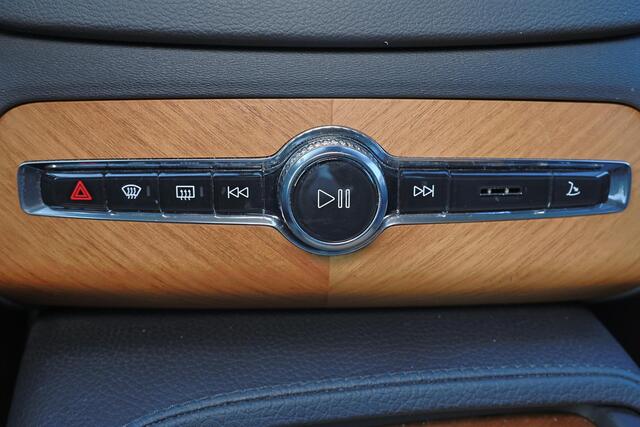 Volvo XC90 T8 Recharge AWD Inscription - IntelliSafe Assist & Surround - 360º Camera - Harman/Kardon audio - Adaptieve LED koplampen - Verwarmde voorstoelen, stuur & achterbank - Parkeersensoren voor & achter - Elektr. bedienb. voorstoelen met geheugen - Draadloze t