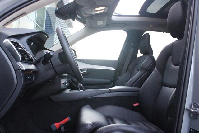 Volvo XC90 2.0 T8 455PK RECHARGE AWD ULTIMATE DARK | LUCHTVERING | PANORAMISCH SCHUIF / KANTELDAK | ELEKTRISCH UITKLAPBARE TREKHAAK | HEAD-UP DISPLAY | NAVIGATIE VIA GOOGLE-MAPS | ELEKTRISCH VERSTELBARE VOOR STOELEN MET GEHEUGEN | VOORSTOELEN VERWARMBAAR | ACHTERBAN