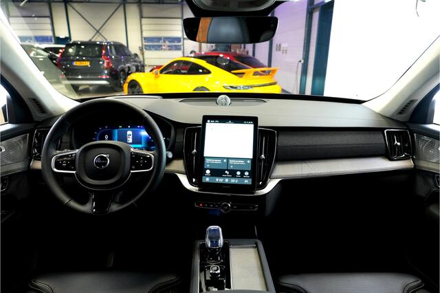 Volvo XC90 2.0 T8 AWD 335kW/456pk Aut8 Recharge Ultra Dark 7P LUCHTVERING + BOWERS&WILKINS + EL. TREKHAAK + PANORAMADAK + MASSAGE + HEAD-UP + STOEL-&STUURVERWARMING + LEDEREN DASHBOARD + 360 CAMERA + ACHTERBANKVERWARMING + 21" LM-VELGEN!