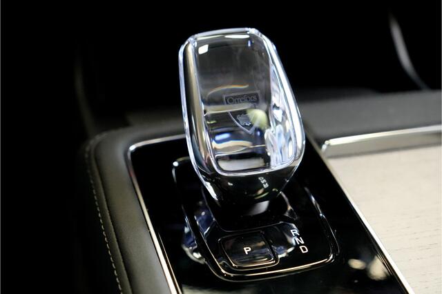 Volvo XC90 2.0 T8 AWD 335kW/456pk Aut8 Recharge Ultra Dark 7P LUCHTVERING + BOWERS&WILKINS + EL. TREKHAAK + PANORAMADAK + MASSAGE + HEAD-UP + STOEL-&STUURVERWARMING + LEDEREN DASHBOARD + 360 CAMERA + ACHTERBANKVERWARMING + 21" LM-VELGEN!