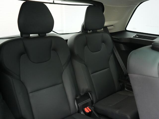 Volvo XC90 T8 Recharge AWD Plus Bright LONG RANGE Plug In Hybrid 7 Persoon 456pk Dealer O.H PHEV | Trekhaak Af Fabriek | Panodak | Adaptive Cruise | Camera | Lederen Sportstoelen Memory & Verwarmd | Pilot Assist | Blis | Keyless | Apple Carplay | Navigatie | Virtual