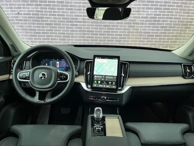 Volvo XC90 T8 Plug-in hybrid AWD Ultra Bright | Google | Long Range | Harman Kardon Audio | Lederen Bekleding | Adaptieve Cruise Control | 360 Camera | Head-Up Display | Elek. Stoelen | Getint Glas | Luchtvering | Stoel-/Stuurverwarming | Memory | Keyless | Schuif-/