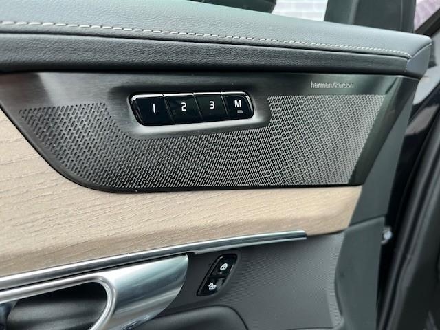Volvo XC90 T8 Plug-in hybrid AWD Ultra Bright | Google | Long Range | Harman Kardon Audio | Lederen Bekleding | Adaptieve Cruise Control | 360 Camera | Head-Up Display | Elek. Stoelen | Getint Glas | Luchtvering | Stoel-/Stuurverwarming | Memory | Keyless | Schuif-/