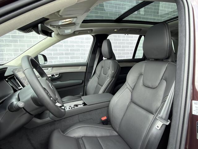 Volvo XC90 2.0 T8 Plug-in hybrid AWD Ultra Dark | Adaptieve Cruise Control | Luchtvering | Trekhaak | Panoramadak | Bowers & Wilkins Audio | Nappa Lederen Bekleding | Stoel-/Stuurverwarming | 360 Parkeercamera | 22" Velgen |