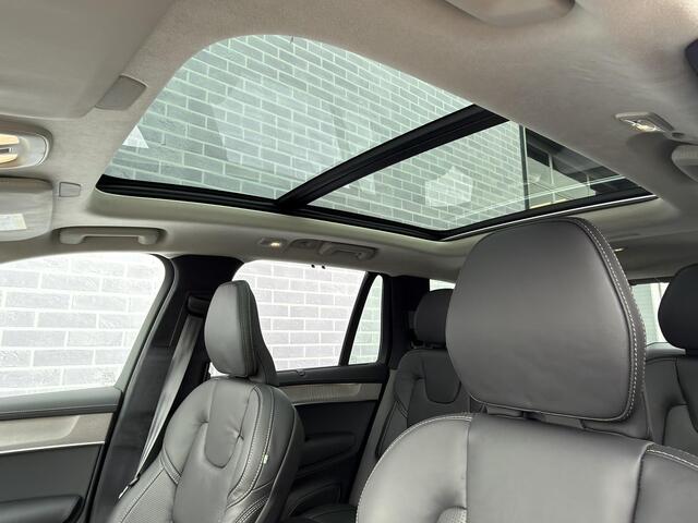 Volvo XC90 2.0 T8 Plug-in hybrid AWD Ultra Dark | Adaptieve Cruise Control | Luchtvering | Trekhaak | Panoramadak | Bowers & Wilkins Audio | Nappa Lederen Bekleding | Stoel-/Stuurverwarming | 360 Parkeercamera | 22" Velgen |