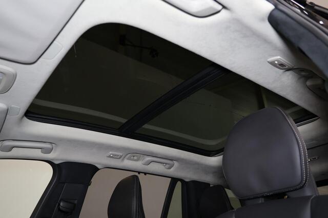 Volvo XC90 T8 Recharge AWD Ultra Dark - Luchtvering - Panorama/schuifdak - IntelliSafe Assist & Surround - 360º Camera - Bowers & Wilkins audio - Adaptieve LED koplampen - Verwarmde voorstoelen, stuur & achterbank - Parkeersensoren voor & achter - Elektr. bedienb. v