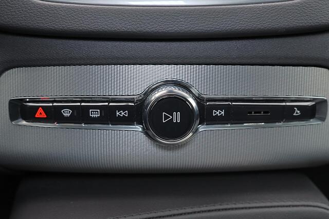 Volvo XC90 T8 Recharge AWD Plus Bright - Panorama/schuifdak - IntelliSafe Assist & Surround - 360º Camera - Harman/Kardon audio - Adaptieve LED koplampen - Verwarmde voorstoelen, stuur & achterbank - Parkeersensoren voor & achter - Elektr. bedienb. voorstoelen met g