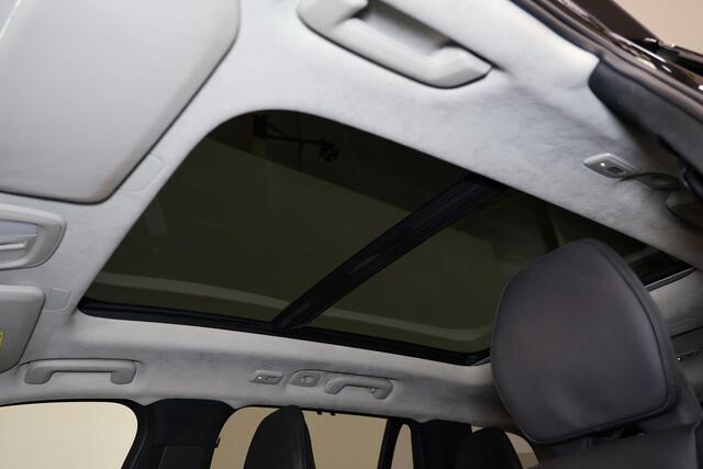 Volvo XC90 T8 Recharge AWD Ultimate Bright - Panorama/schuifdak - IntelliSafe Assist & Surround - 360º Camera - Harman/Kardon audio - Adaptieve LED koplampen - Verwarmde voorstoelen, stuur & achterbank - Parkeersensoren voor & achter - Elektr. bedienb. voorstoelen m