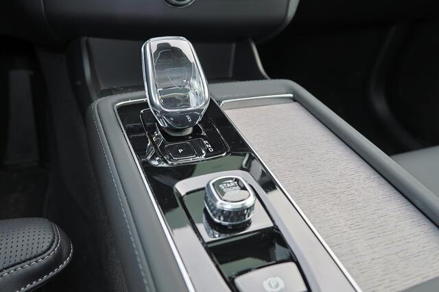 Volvo XC90 T8 Recharge AWD Ultra Dark - Luchtvering - Panorama/schuifdak - IntelliSafe Assist & Surround - 360º Camera - Bowers & Wilkins audio - Adaptieve LED koplampen - Verwarmde voorstoelen, stuur & achterbank - Parkeersensoren voor & achter - Elektr. bedienb. v