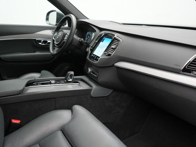Volvo XC90 T8 Recharge AWD Inscription 7 Persoons Plug In Hybrid 394pk Dealer O.H PHEV | Luchtvering | Panodak | Trekhaak af Fabriek | Adaptive Cruise | Head Up | 360 camera | 21"L.M | BLIS | Harman Kardon |