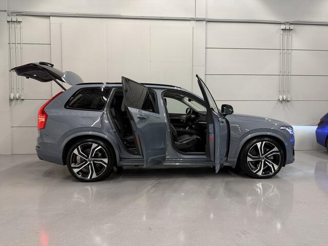 Volvo XC90 T8 Recharge AWD R-Design PANO/TREKHAAK/LUCHTVERING/B&W/22"/360CAMERA/MASSAGE+VENTILATIE/HEAD-UP/NAPPA LEER ZWART/THUNDER-GREY/VOLLEDIG VOLVO DEALER HISTORIE/TOPCONDITIE