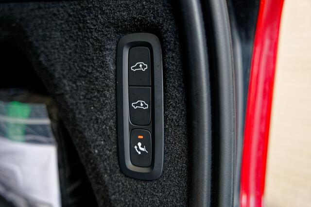 Volvo XC90 2.0 T8 Longrange AWD Ultimate Dark Luchtvering, Stoelmassage, 360 Camera, H/K Geluidsinstallatie, Trekhaak, 22" LM velgen, enz