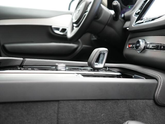 Volvo XC90 T8 Recharge AWD Ultimate Dark Plug In Hybrid LONG RANGE 455pk 7 Persoons PHEV | Trekhaak af Fabriek | Panodak | Adaptive Cruise | 360 Camera | 22"L.M | Head Up | Google Maps | Pilot Assist | Harmand Kardon | Stuurverwarming |