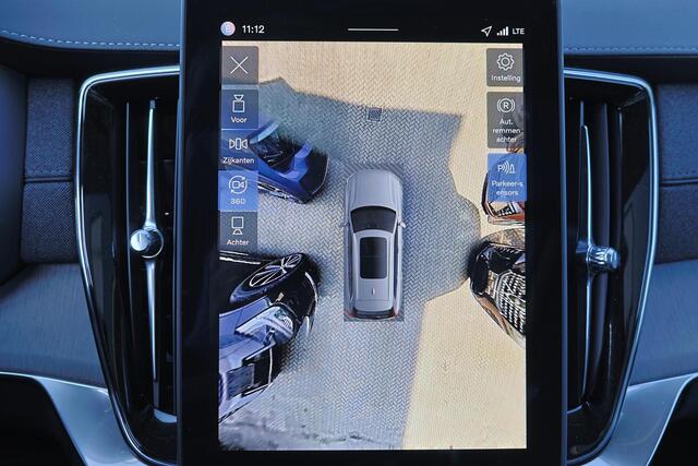 Volvo XC90 T8 Recharge AWD Ultra Dark - Luchtvering - Panorama/schuifdak - IntelliSafe Assist & Surround - 360º Camera - Bowers & Wilkins audio - Adaptieve LED koplampen - Verwarmde voorstoelen, stuur & achterbank - Parkeersensoren voor & achter - Elektr. bedienb. v