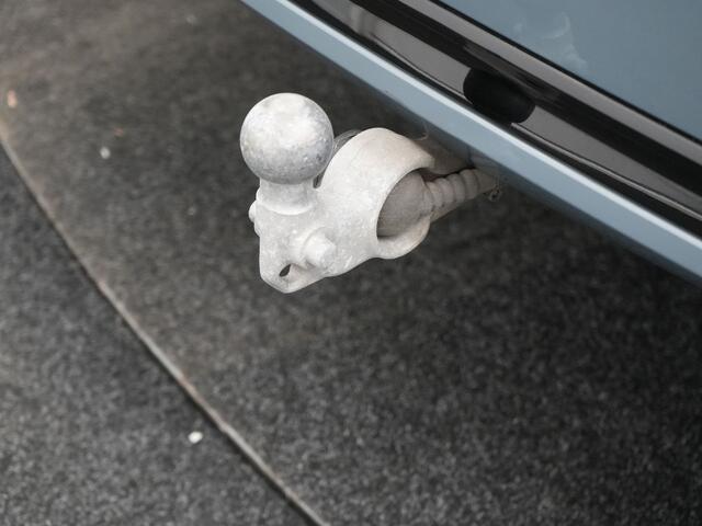 Volvo XC90 T8 Recharge AWD Ultimate Dark 7 Persoons LONG RANGE Plug In Hybrid 455pk Dealer O.H. PHEV | Trekhaak Af Fabriek | Panodak | Luchtvering | Adaptive Cruise | Head Up | 360 Camera | Harman / Kardon | Lederen Sportstoelen Memory & Verwarmd | 22"L.M | Stuur V