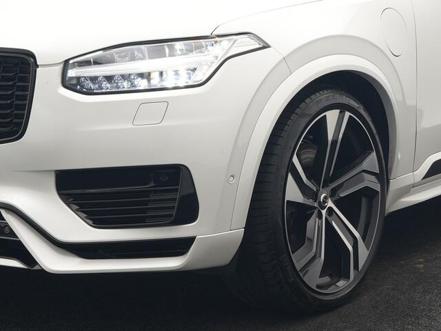 Volvo XC90 T8 Recharge AWD Ultimate Dark 7 Persoons LONG RANGE Plug In Hybrid 455pk Dealer O.H. PHEV | Trekhaak Af Fabriek | Panodak | Luchtvering | Adaptive Cruise | 360 Camera | Harman / Kardon | Lederen Sportstoelen Memory & Verwarmd | Google Assistent | Keyless 