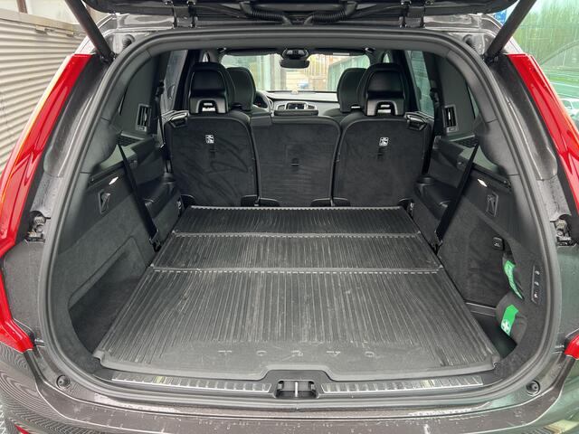 Volvo XC90 2.0 T8 Plug-in hybrid AWD Ultra Dark PHEV, Automaat, Luchtvering, Panoramadak, Bowers&Wilkins audio, 22 inch wielen, Trekhaak semi elektrisch inklapbaar, Gelaagde- en extra getinte zijruiten, Stoel- en stuurverwarming