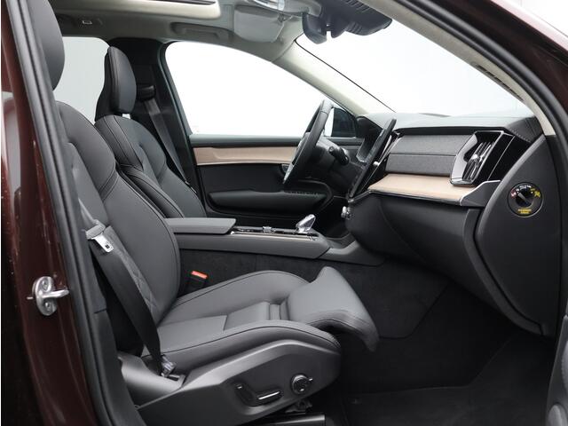 Volvo XC90 T8 455PK Plug-in hybrid AWD Ultra Dark / Facelift / Luchtvering / Head-up Display / 22"/ 360 camera / Pano. dak / Stoel-, stuur- & achterbankverwaming / Elektr. stoelverstelling / BLIS / Matrix Led /