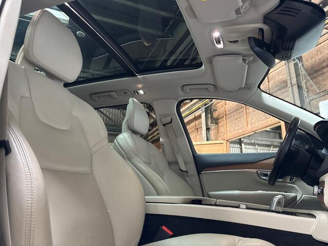 Volvo XC90 2.0 T8 Twin Engine AWD Inscription 7 Persoons 408Pk Automaat (PANORAMADAK, APPLE CARPLAY, MEMORY SEATS, LEDER, STOELVERWARMING, ELEK ACHTERKLEP, GETINT GLAS, CAMERA, NIEUWSTAAT)