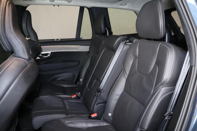 Volvo XC90 T8 Recharge AWD Ultra Dark - Luchtvering - Panorama/schuifdak - IntelliSafe Assist & Surround - 360º Camera - Bowers & Wilkins audio - Adaptieve LED koplampen - Verwarmde voorstoelen, stuur & achterbank - Parkeersensoren voor & achter - Elektr. bedienb. v