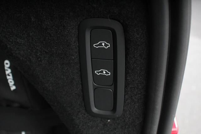 Volvo XC90 2.0 T8 455pk Recharge AWD Ultimate Dark | Leder | Panorama-schuifdak | Navigatie | Harman Kardon | Electrisch bedienbare achterklep | Camera