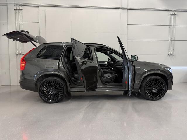 Volvo XC90 T8 Recharge AWD R-Design PANO/LUCHTVERING/B&W/TREKHAAK/22"BLACK/HEAD-UP/MASSAGE+VENTILATIE/NAPPA-LEER/360CAMERA/PINE-GREY/DONKERE-ALCANTARA HEMEL/VOLLEDIG VOLVO DEALER HISTORIE