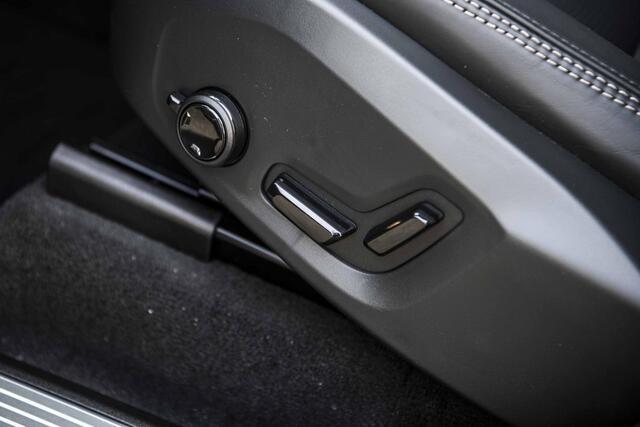 Volvo XC90 2.0 T8 Plug-in hybrid AWD Ultra Black Ed. Exec. | Executive | Luchtvering | Gelaagd Glas | Bowers & Wilkins | Massage & Ventilatie Stoelen | Panoramadak |