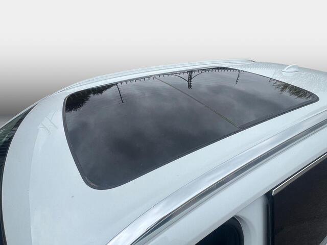 Volvo XC90 Plug-in Hybrid T8 AWD Ultimate Bright | Long Range | Trekhaak | Bowers & Wilkins audio | Luchtvering | 22 inch velgen | Stoelmassage | Stoelventilatie | Standkachel | Stoel- en stuurverwarming | Getint glas | Adaptive cruise control | 7 zitplaatsen |