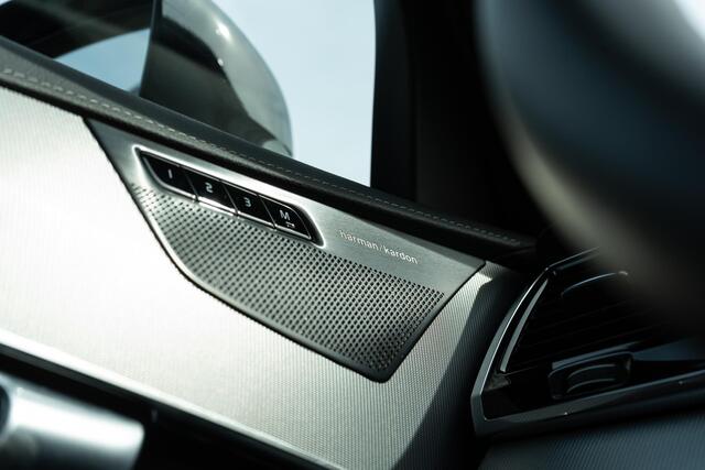 Volvo XC90 2.0 T8 Recharge AWD Ultimate Dark | Adaptieve Cruise Control | Panoramadak | Luchtvering | Trekhaak | 360° Parkeercamera | Stoel-/Stuurverwarming | Nappa Lederen Sportstoelen | Head-Up Display |