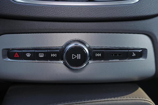 Volvo XC90 T8 Recharge AWD Core Bright - IntelliSafe Assist & Surround - Harman/Kardon audio - Adaptieve LED koplampen - Parkeercamera achter - Verwarmde voorstoelen, stuur & achterbank - Parkeersensoren voor & achter - Draadloze tel. lader - Extra getint glas - Ele