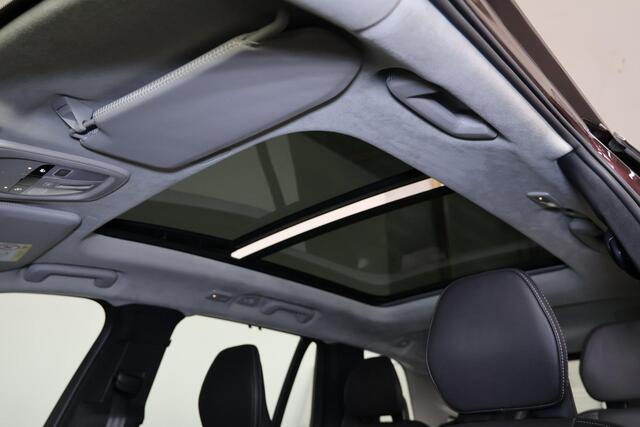 Volvo XC90 T8 Recharge AWD Ultra Bright - Luchtvering - Panorama/schuifdak - IntelliSafe Assist & Surround - 360º Camera - Bowers & Wilkins audio - Adaptieve LED koplampen - Verwarmde voorstoelen, stuur & achterbank - Parkeersensoren voor & achter - Elektr. bedienb