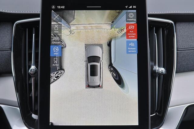 Volvo XC90 T8 Recharge AWD Ultra Dark - Luchtvering - Panorama/schuifdak - IntelliSafe Assist & Surround - 360º Camera - Bowers & Wilkins audio - Verwarmde voorstoelen, stuur & achterbank - Parkeersensoren voor & achter - Elektr. bedienb. voorstoelen met geheugen -