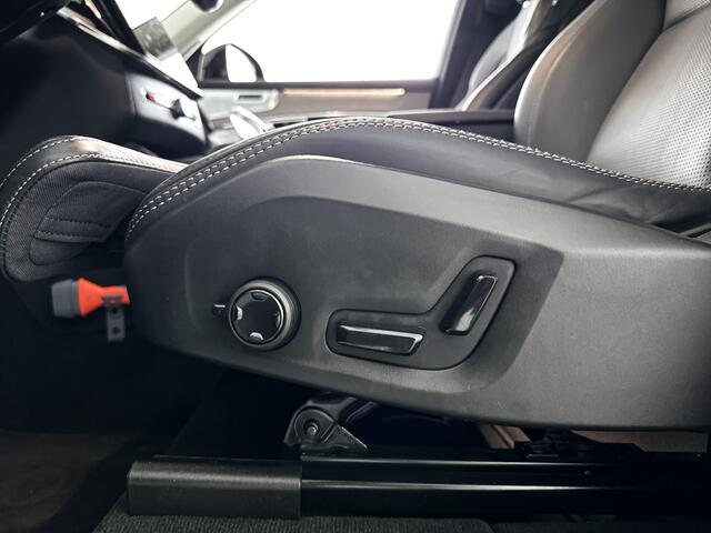 Volvo XC90 T8 Plug-in hybrid AWD Ultra Dark | Panoramadak | 360º camera | Luchtvering | Head- Up display | Bowers & Wilkins | Stoelventilatie | Trekhaak