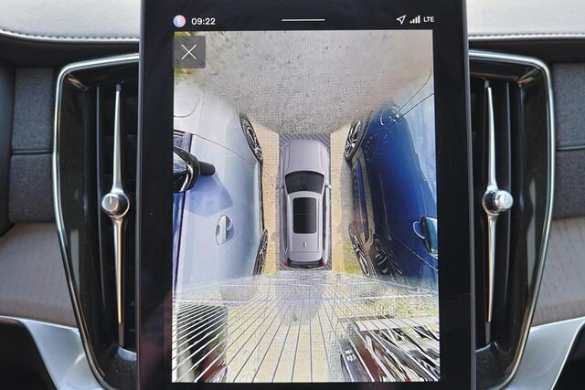 Volvo XC90 T8 Recharge AWD Ultra Bright - Luchtvering - Panorama/schuifdak - IntelliSafe Assist & Surround - 360º Camera - Bowers & Wilkins audio - Adaptieve LED koplampen - Verwarmde voorstoelen, stuur & achterbank - Parkeersensoren voor & achter - Elektr. bedienb.