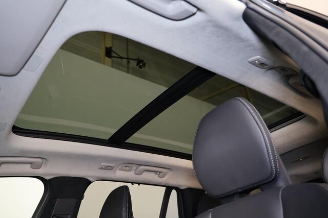 Volvo XC90 T8 Recharge AWD Ultra Bright - Luchtvering - Panorama/schuifdak - IntelliSafe Assist & Surround - 360º Camera - Bowers & Wilkins audio - Adaptieve LED koplampen - Verwarmde voorstoelen, stuur & achterbank - Parkeersensoren voor & achter - Elektr. bedienb.