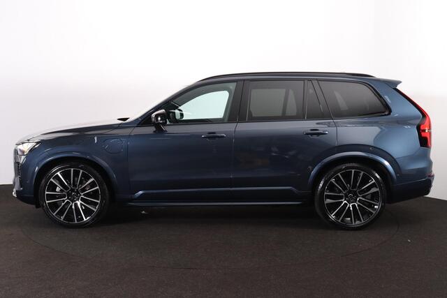 Volvo XC90 T8 Recharge AWD Ultra Dark Exec. Ed. - Luchtvering - Panorama/schuifdak - IntelliSafe Assist & Surround - 360º Camera - Bowers & Wilkins audio - Adaptieve LED koplampen - Verwarmde voorstoelen, stuur & achterbank - Parkeersensoren voor & achter - Elektr.