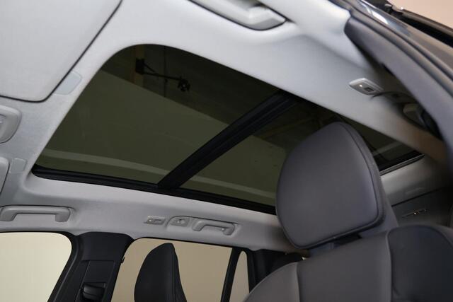 Volvo XC90 T8 Recharge AWD Plus Bright - Panorama/schuifdak - IntelliSafe Assist & Surround - 360º Camera - Harman/Kardon audio - Adaptieve LED koplampen - Verwarmde voorstoelen, stuur & achterbank - Parkeersensoren voor & achter - Elektr. bedienb. voorstoelen met g