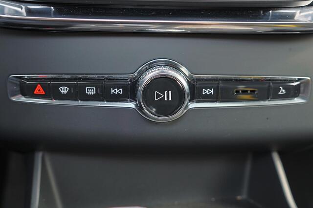 Volvo XC90 T8 Recharge AWD Plus Bright - Panorama/schuifdak - IntelliSafe Assist & Surround - 360º Camera - Harman/Kardon audio - Adaptieve LED koplampen - Verwarmde voorstoelen, stuur & achterbank - Parkeersensoren voor & achter - Elektr. bedienb. voorstoelen met g