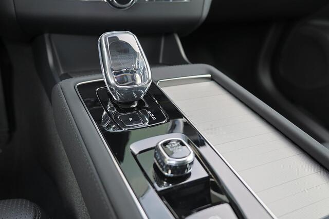 Volvo XC90 T8 AWD Ultra Black Ed. Executive - Luchtvering - Panorama/schuifdak - IntelliSafe Assist & Surround - 360º Camera - Bowers & Wilkins audio - Adaptieve LED koplampen - Verwarmde voorstoelen, stuur & achterbank - Parkeersensoren voor & achter - Elektr. bedi