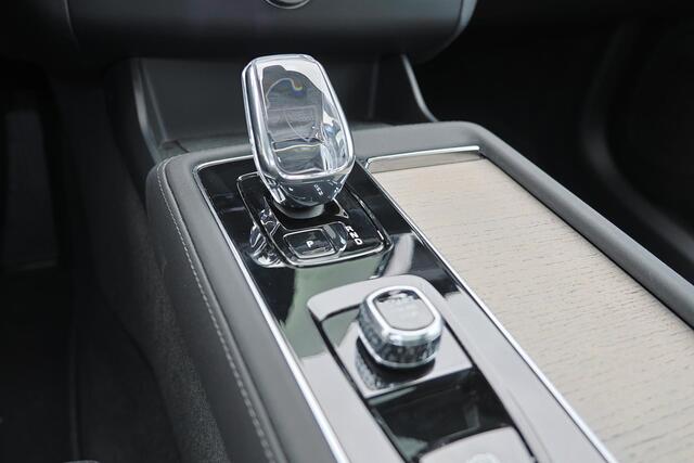 Volvo XC90 T8 Recharge AWD Ultra Bright - Luchtvering - Panorama/schuifdak - IntelliSafe Assist & Surround - 360º Camera - Bowers & Wilkins audio - Adaptieve LED koplampen - Verwarmde voorstoelen, stuur & achterbank - Parkeersensoren voor & achter - Elektr. bedienb.