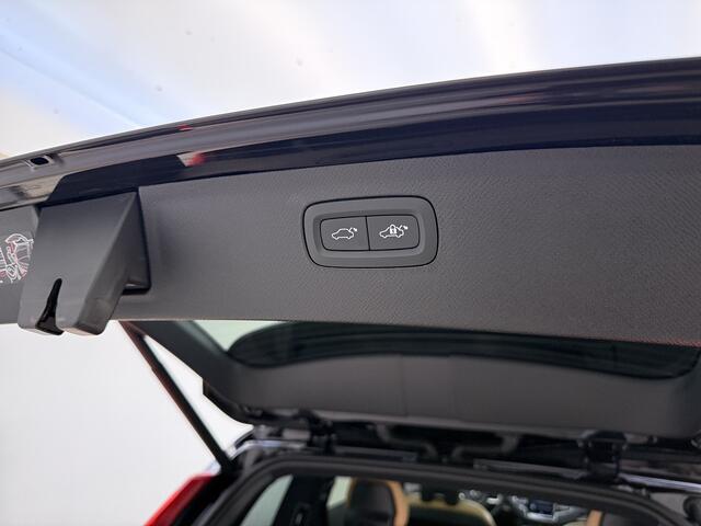 Volvo XC90 T8 390PK Automaat Recharge AWD Inscription | Nubuck Hemel | Head-up | Trekhaak | 360 Camera | Stoelverwarming/verkoeling | Memory | H & K |