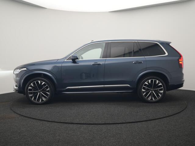 Volvo XC90 T8 Recharge AWD Ultimate Bright 7 Persoons LONG RANGE PHEV 455pk Dealer O.H. | Trekhaak Af Fabriek | Panodak | Head Up | Adaptive Cruise | 360 Camera | Bowers & Wilkins | Lederen Sportstoelen Massage & Memory & Ventilatie | Google Assistent | Stoelen & St
