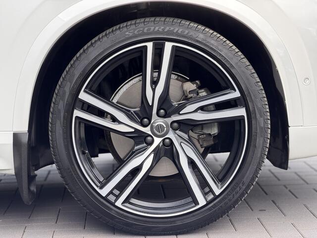 Volvo XC90 T6 AWD R-Design 7-Persoons | Panorama | B&W | Luchtvering | 22" | HUD | Wegkl. Trekhaak