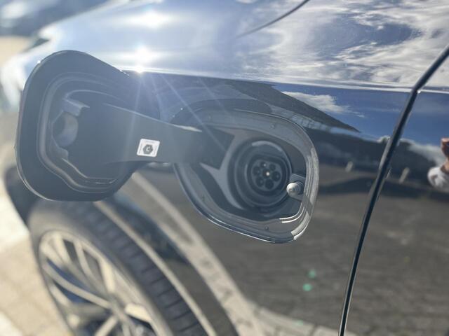 Volvo XC90 T8 Plug-in hybrid AWD Ultra Dark | Trekhaak | Luchtvering | Bowers & Wilkins audio | Massagestoelen |
