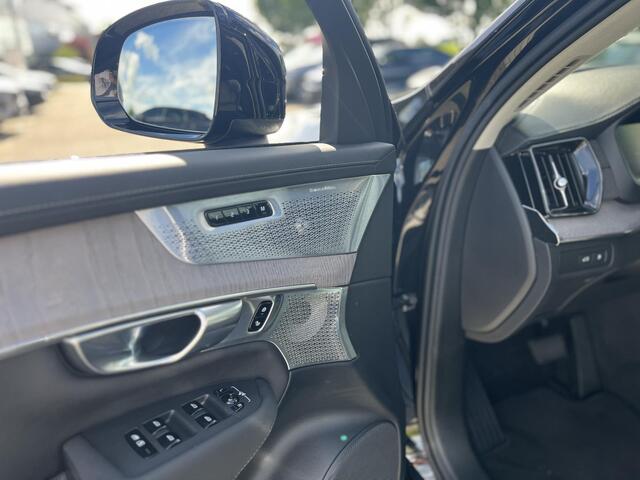 Volvo XC90 T8 Plug-in hybrid AWD Ultra Dark | Trekhaak | Luchtvering | Bowers & Wilkins audio | Massagestoelen |
